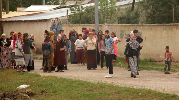 200'e yakın kişi meydanda birbirine girdi!