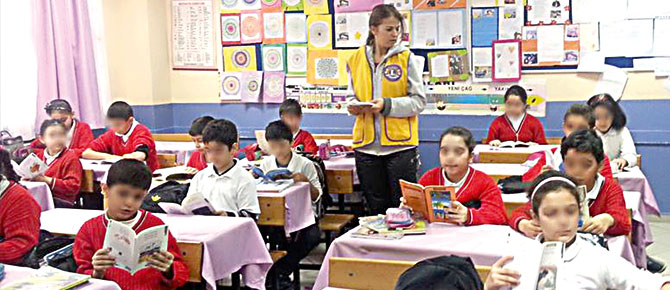 Çocuklar lions KISKACINDA