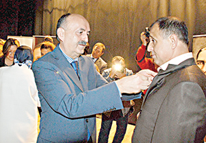 Önce Diyarbakır’da Türk bayrağıyla gezin sonra başkasını kınayın