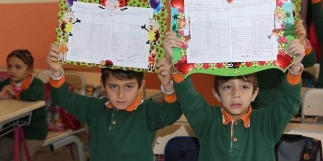 120 bin öğrenci karne heyecanı yaşadı