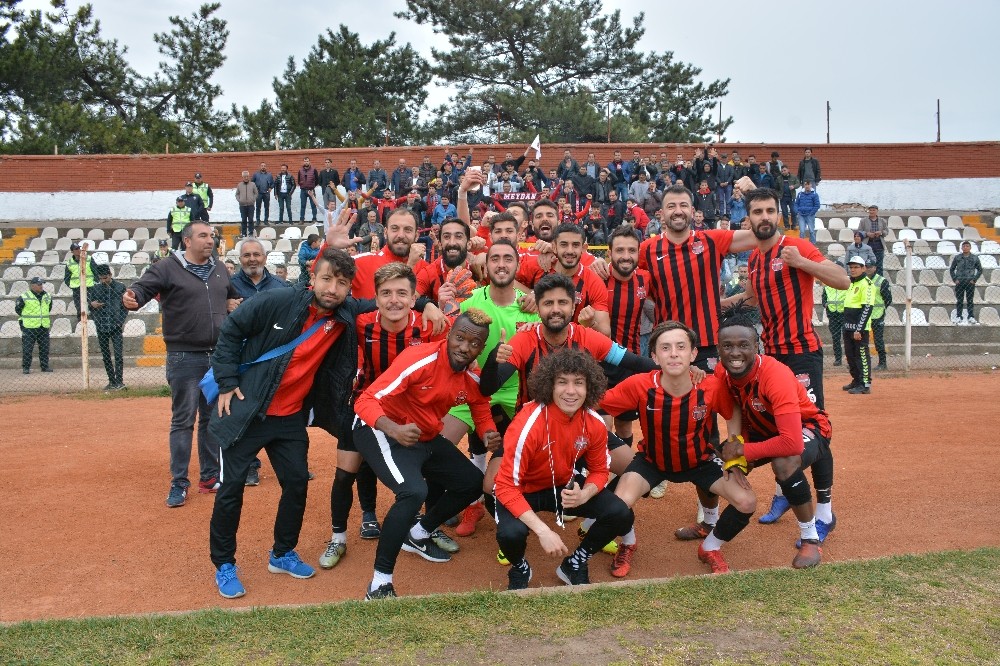 2018-2019 sezonunun futboldaki ilk şampiyonu Yozgatspor oldu 