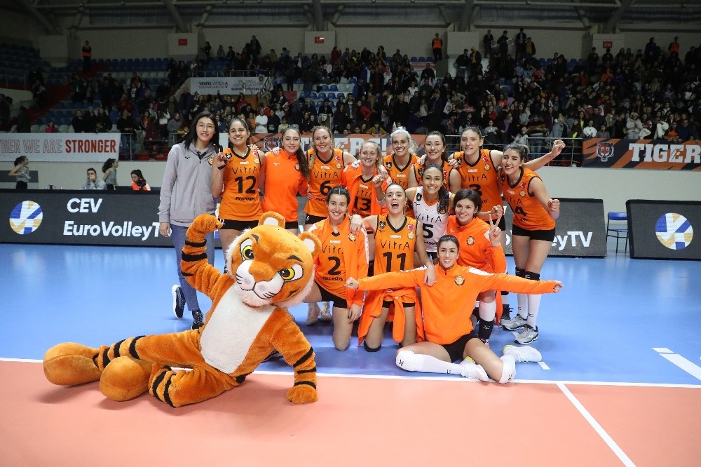 2020 CEV Şampiyonlar Ligi: Eczacıbaşı VitrA: 3 - LP Salo: 0 
