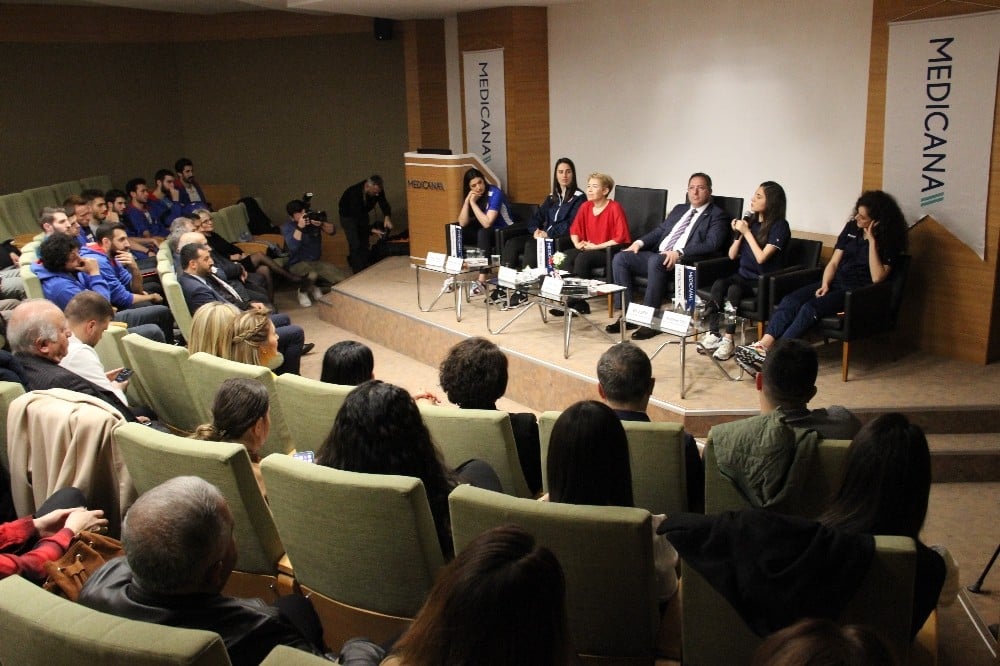 2020 Olimpiyatları’na katılacak milli kadın sporcular söyleşide bir araya geldi 