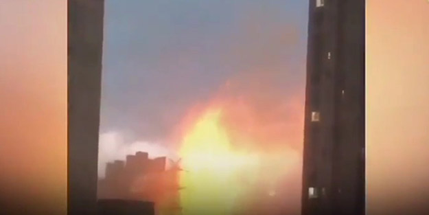 2020'de bunu da gördük! Çin'de ateş topu şeklinde yıldırım düştü