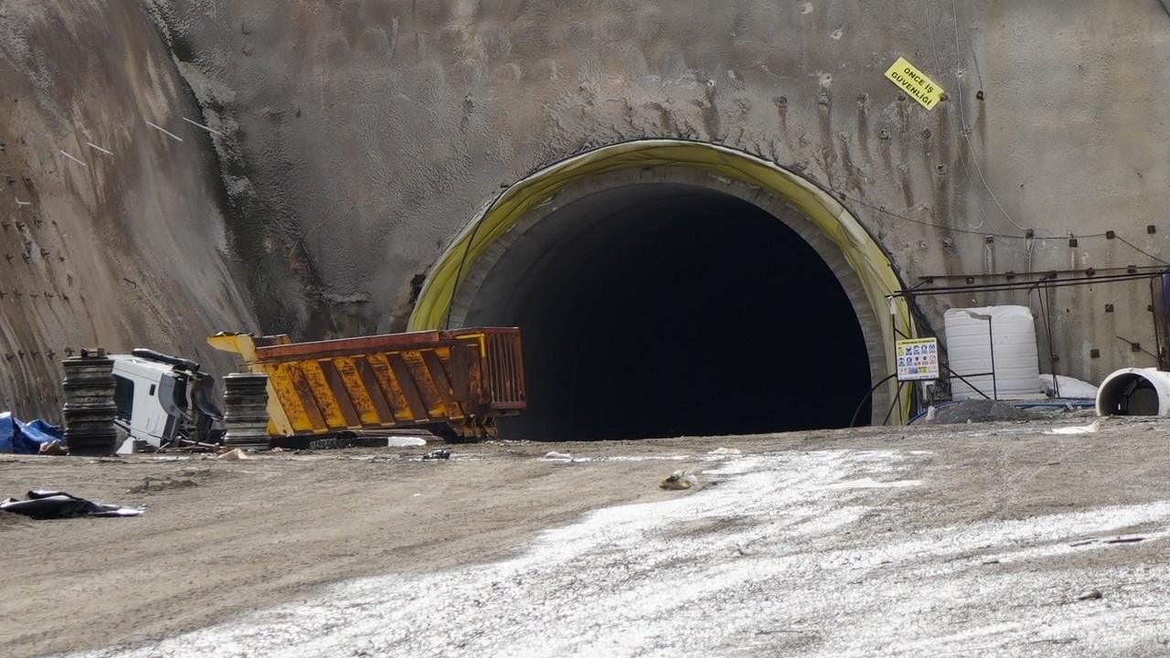 2021 yılında açılacak denilen Vauk Dağı Tüneli açılmayı bekliyor