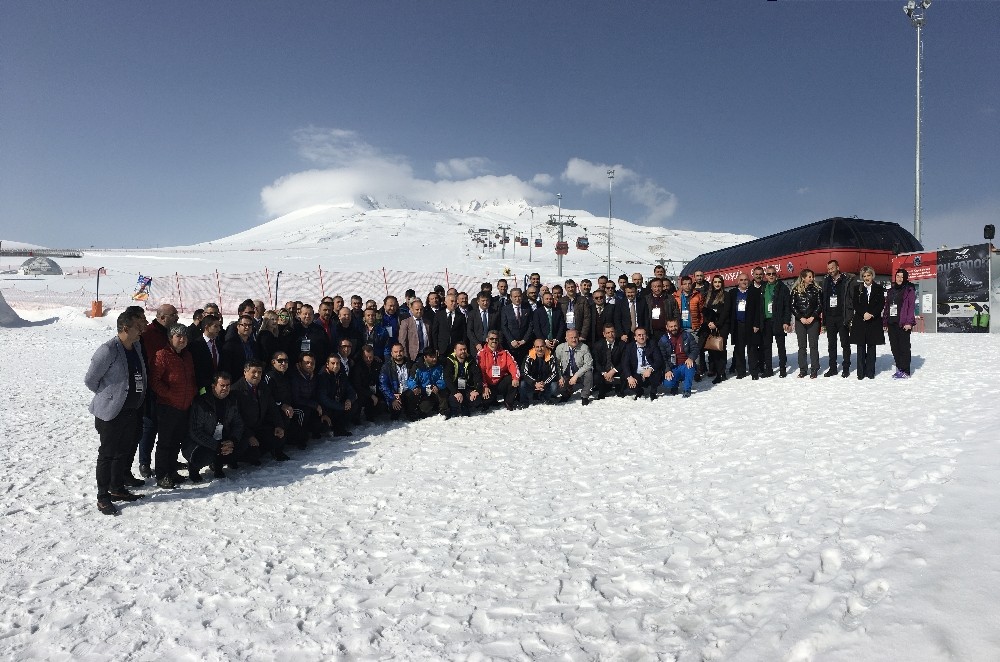 2023 Eğitim Vizyonu Kapsamında Türkiye’de İlk Spor Çalıştayı Erciyes’te Düzenlendi 