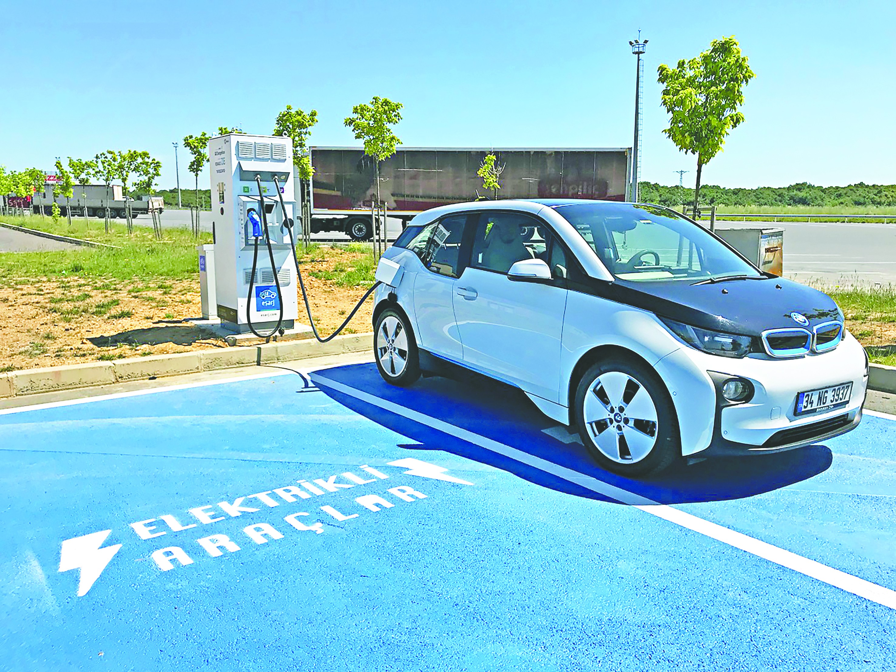 2023’te 81 ilde de elektrikli araçlar için hızlı şarj istasyonları olacak