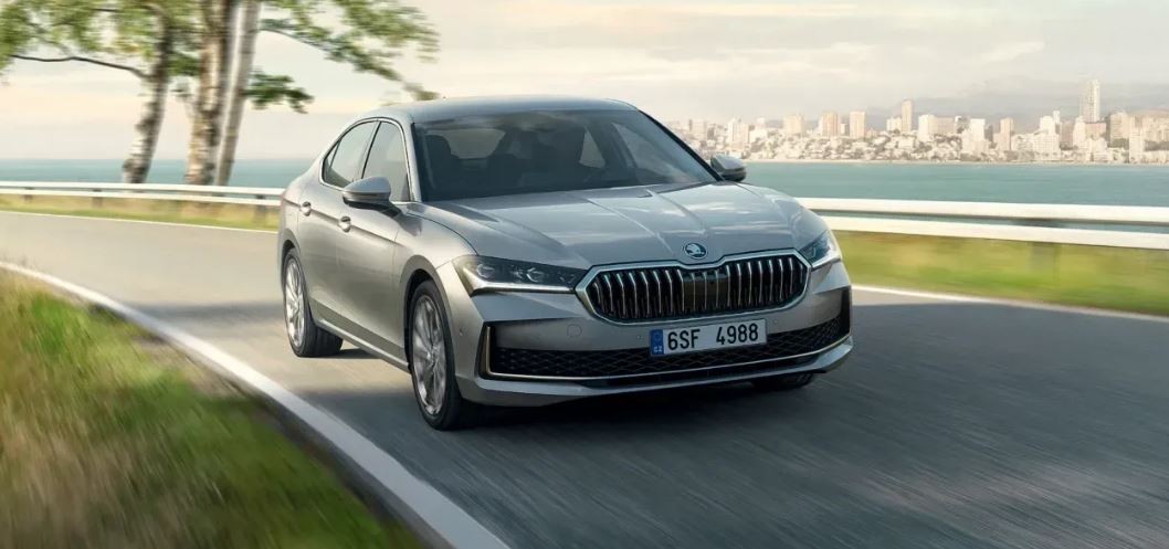 2024 Skoda Superb ile ilgili her şey! Fiyatı, özellikleri ve yakıt tüketimi…