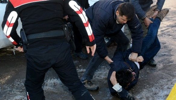 Aksaray’da polis-şüpheli kovalamacası film sahnelerini aratmadı