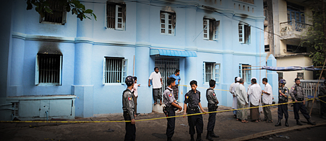 Budistler medreseyi yaktı: 13 Kur’an talebesi şehid