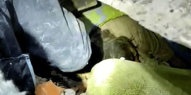 209. saatte gelen mutluluk! Parmağını kaldırıp kelime-i şehadet getirdi