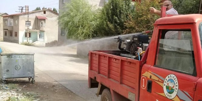 Muş Belediyesi'nden ilaçlama çalışması