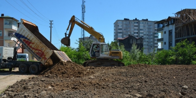 Futbol sahası tamamlanma aşamasına geldi