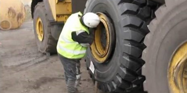 21 bin liralık dev lastik böyle değişti!