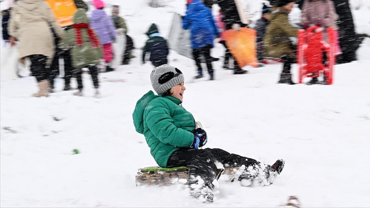 21 Şubat Cuma günü İstanbul’da okullar tatil mi? Cuma günü okullar tatil edildi mi?