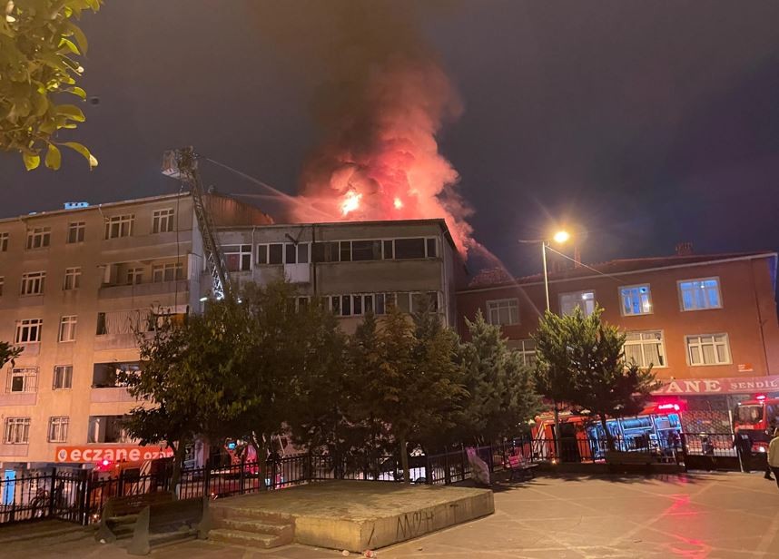 21 yaşındaki kadın, 64 yaşındaki sevgilisi kapıyı açmadı diye binayı yaktı