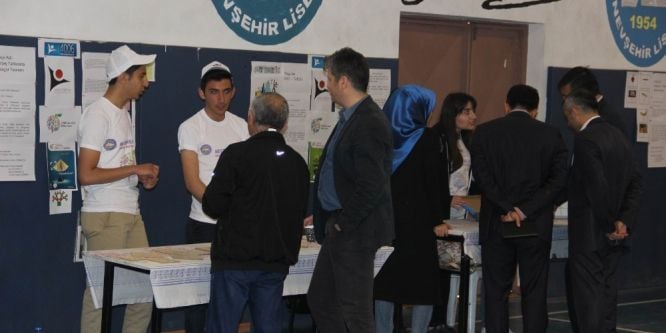 Nevşehir Lisesi öğrencileri TÜBİTAK bilim fuarı açtı