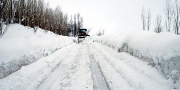 216 köy yolu ulaşıma kapandı