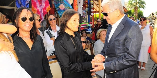 Duayen sanayici Şinasi Ertan Çeşme’de defnedildi