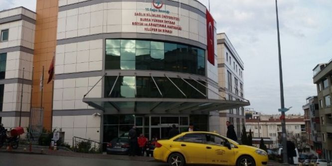 Kadın doğum kliniğinde silahlı dehşet anı güvenlik kamerasında