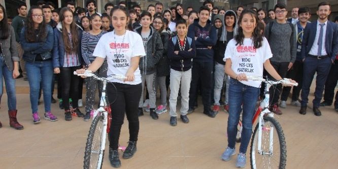 TEOG’ta dereceye girenlere bisiklet hediye edildi