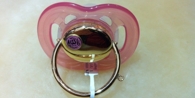 22 bin liralık emzik!