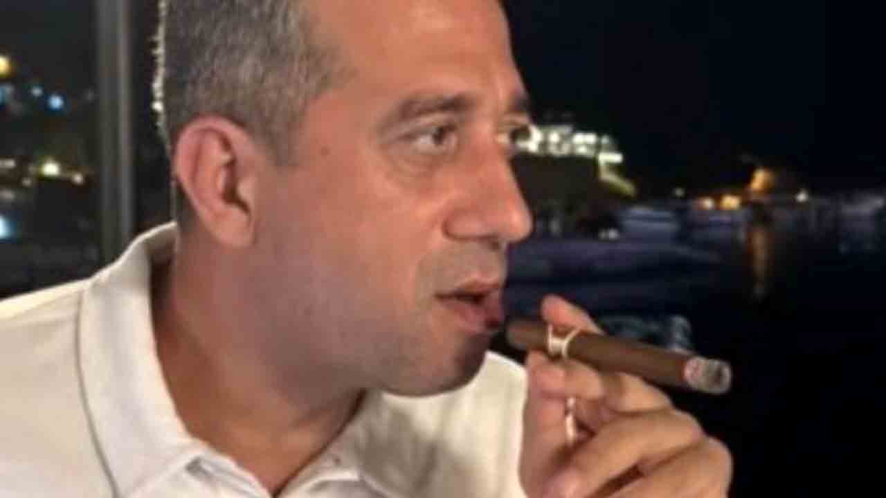 22 bin Liralık puro içen CHP’li Başarır yine fakir edebiyatı yaptı! "Vatandaş geçinemiyor"