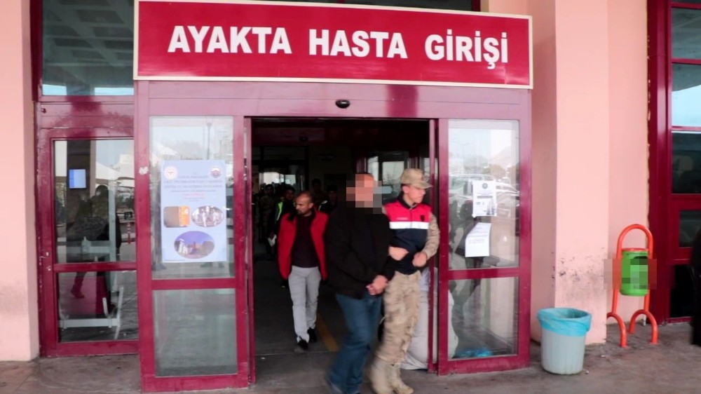 22 yıl kaçtı, saklandığı çukurda kıskıvrak yakalandı 