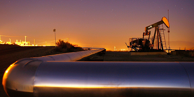 22 yıldır kullanılmayan petrol kuyusu yeniden açıldı! Petrol fışkırmaya başladı