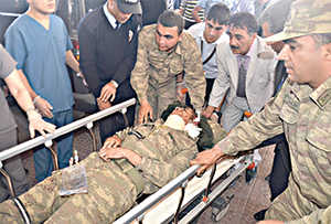 Askeri araç kamyonla çarpıştı, 1’er şehit oldu