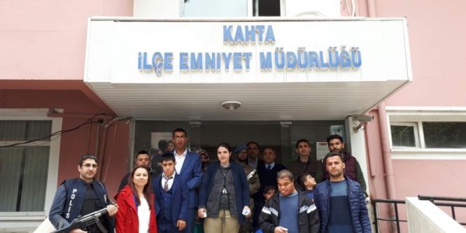 Öğrenciler polis amcalarını unutmadı