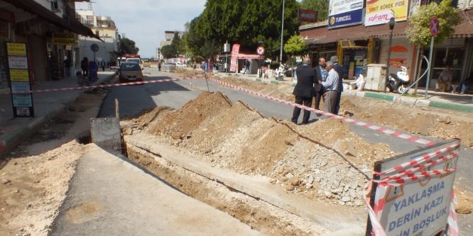 Serik’te cadde düzenleme çalışmaları