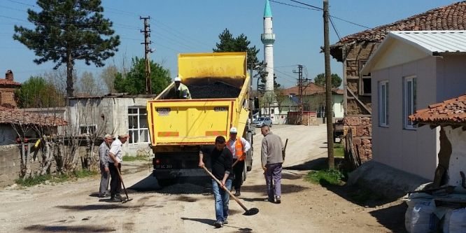 Köy yolları onarılmaya devam ediyor
