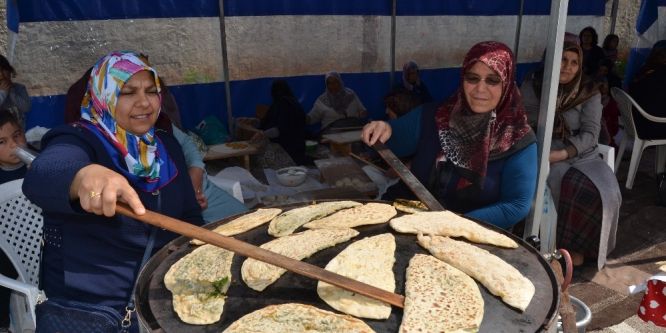 Kuran kursları yararına kermes düzenlendi.
