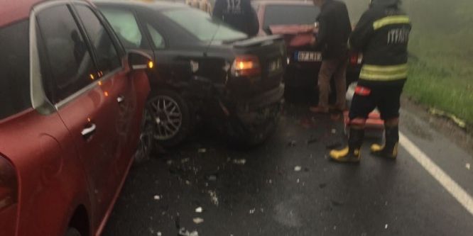 Yoğun sis zincirleme kazaya yol açtı