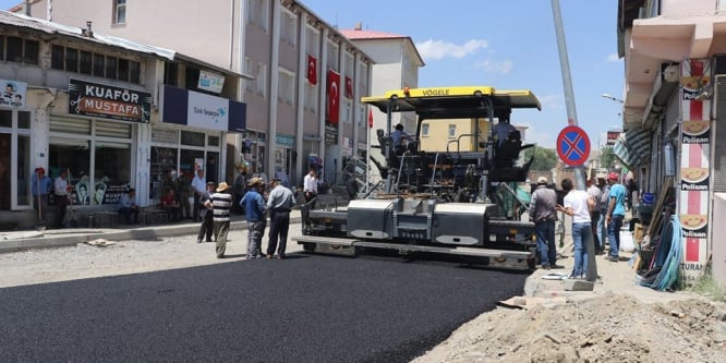 Tutak ilçesi asfalt çalışmaları