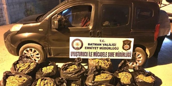 Batman’da ihtara uymayan araçta uyuşturucu bulundu