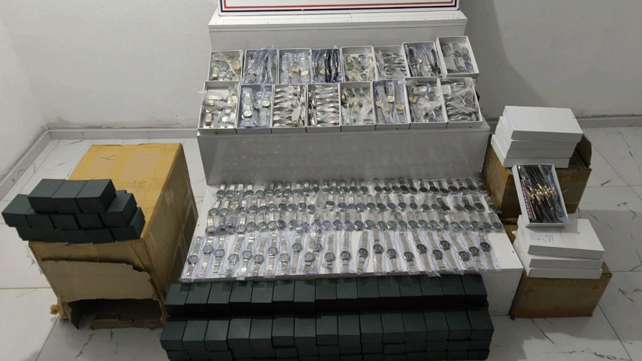 2,3 milyon liralık "çakma saat" ele geçirildi