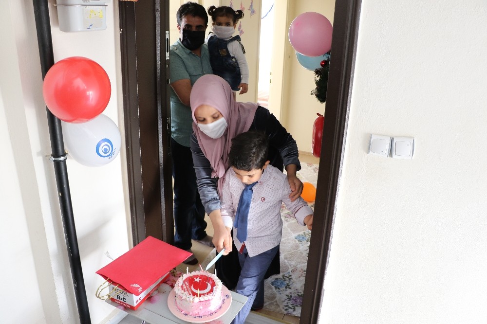 23 Nisan çocuklarına doğum günü sürprizi 