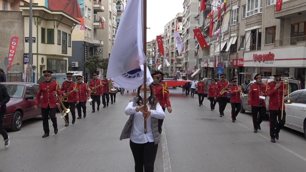 23 Nisan coşkusu Denizli’de bando ile yaşandı 