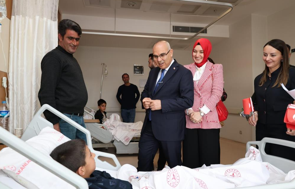 23 Nisan coşkusu hastaneye taşındı