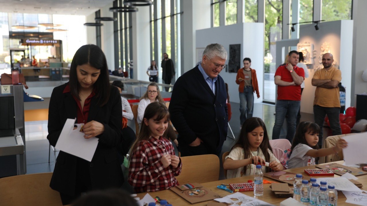 23 Nisan haftasında çocuklar Quick Tower'da sanatla buluşuyor