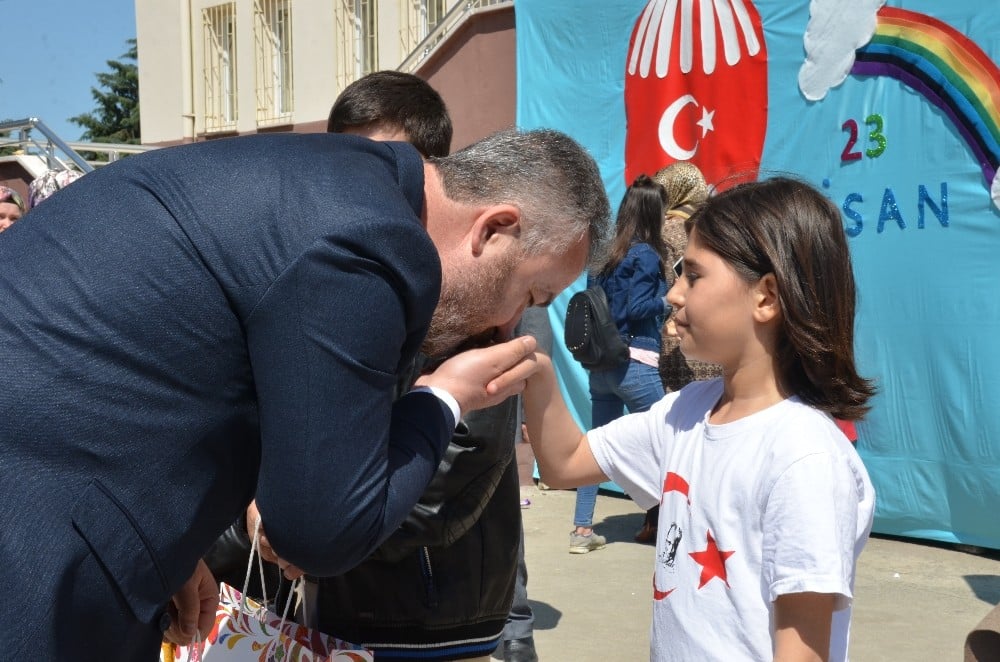 23 Nisan hediyeleri 19 Mayıs Belediyesi’nden 