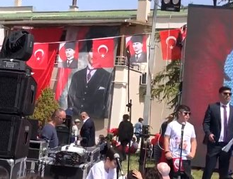 23 Nisan kutlamalarında çalınan şarkı o ili karıştırdı