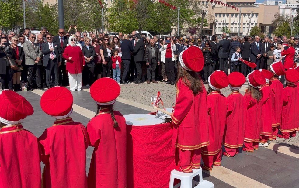23 Nisan kutlamasında ecdada saygısızlık! CHP zihniyeti mehtere de karşı