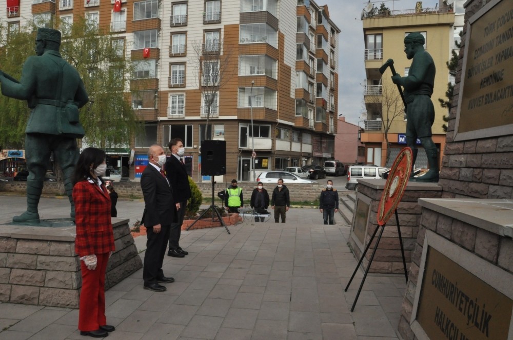 23 Nisan Ulusal Egemenlik ve Çocuk Bayramı sade bir törenle kutlandı 