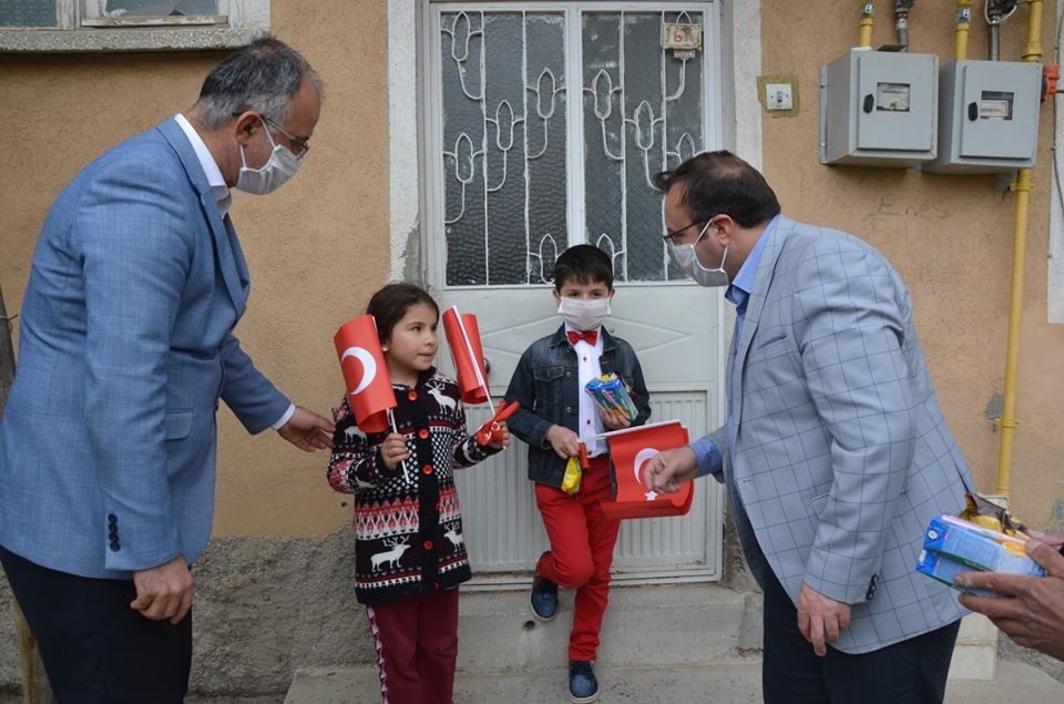 23 Nisan’da evde kalan çocuklar unutulmadı 