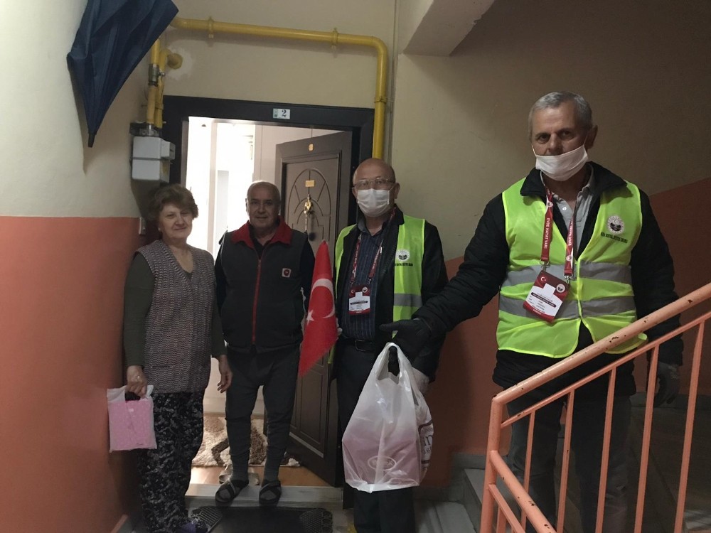 23 Nisan’da evine giderek doğum gününü kutladılar 