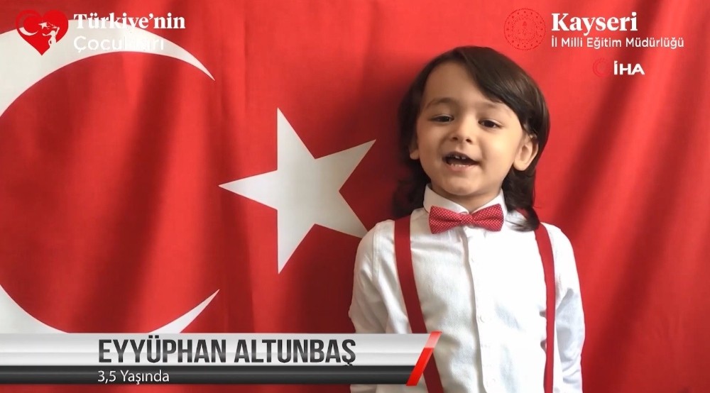 23 Nisan’da miniklerin İstiklal Marşı performansı büyük ilgi gördü 