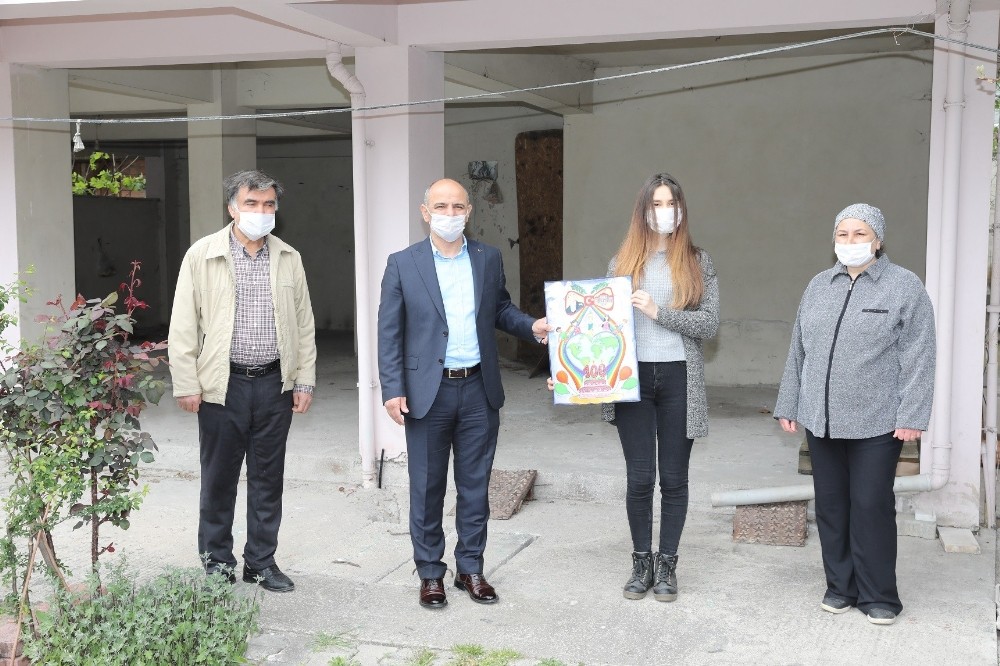 23 Nisan’ı en güzel resme aktaran Körfezli öğrenciler ödüllendirildi 